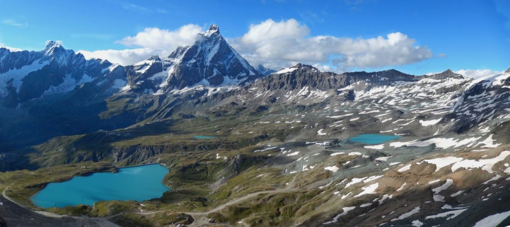 Cervino e diga del Goyet dalla cima della Gran Sometta – Foto di Gian Mario Navillod.