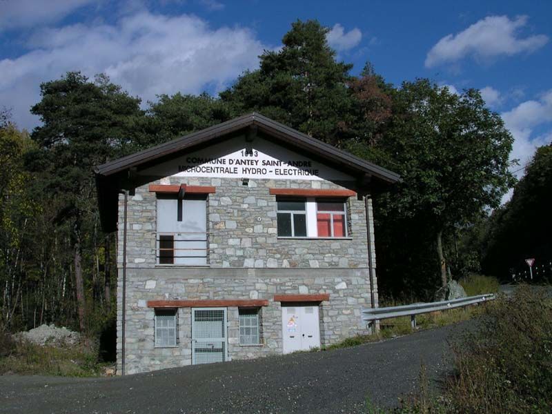 Microcentrale idroelettrica del comune di Antey-Saint-André - Foto di Gian Mario Navillod.