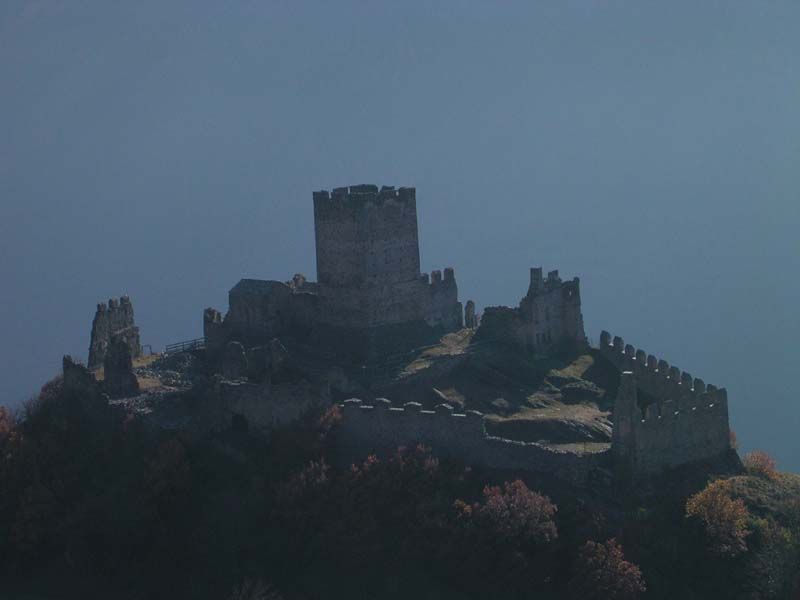 Castello di Cly dal Ru Marseiller - Foto di Gian Mario Navillod.