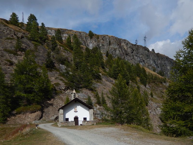 Cappella degli alpini al Crêt (dedicata alla Madonna delle Nevi) - Foto di Gian Mario Navillod.
