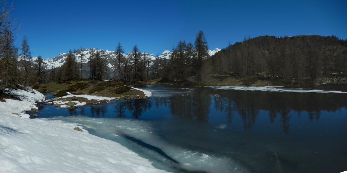 Disgelo al Lago Charey di La Magdeleine - Foto di Gian Mario Navillod.