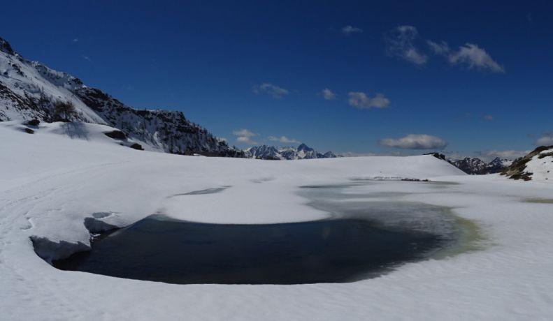 Disgelo al Lago Champlong - Foto di Gian Mario Navillod.