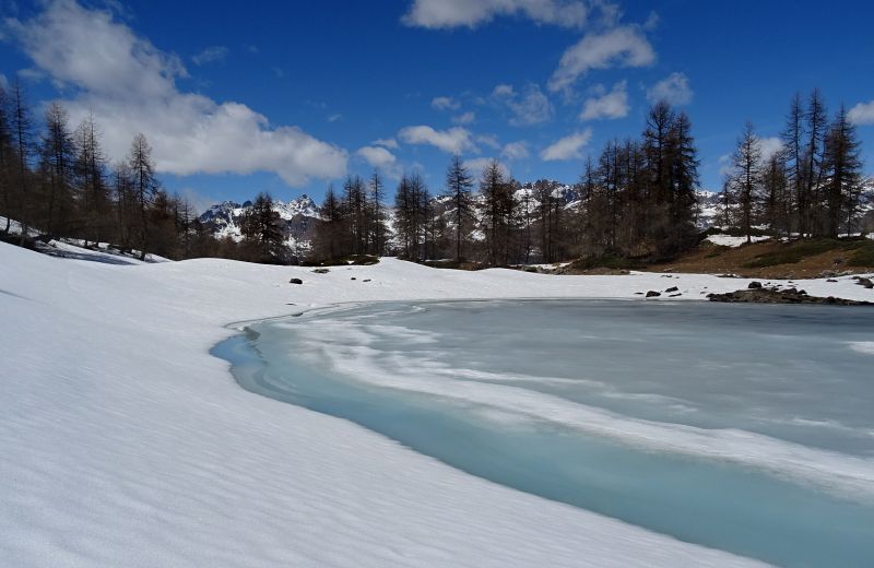 Disgelo al Lago Charey - Foto di Gian Mario Navillod.