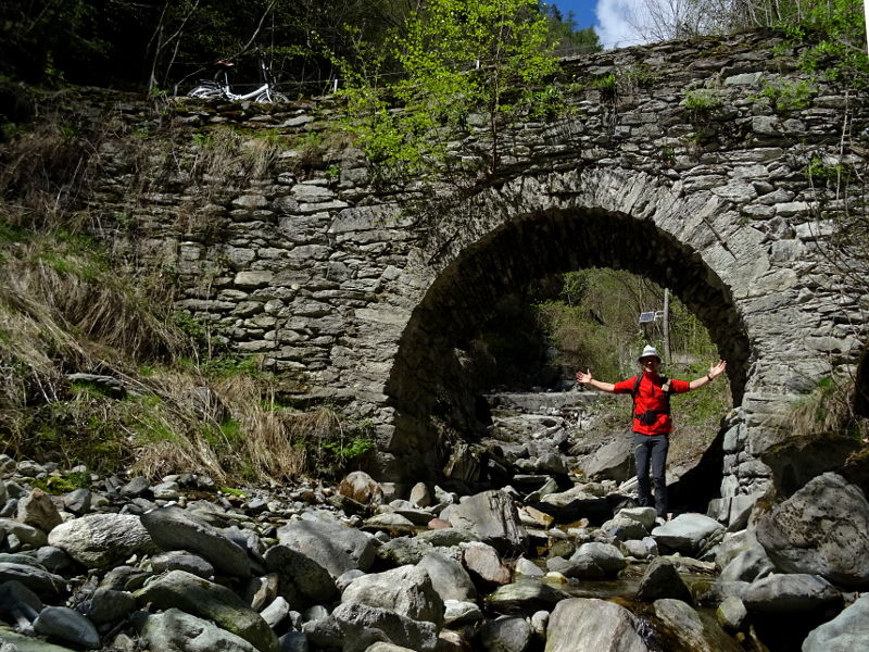Ponte acquedotto sul Ru Crépellaz di Quart - Foto di Gian Mario Navillod.