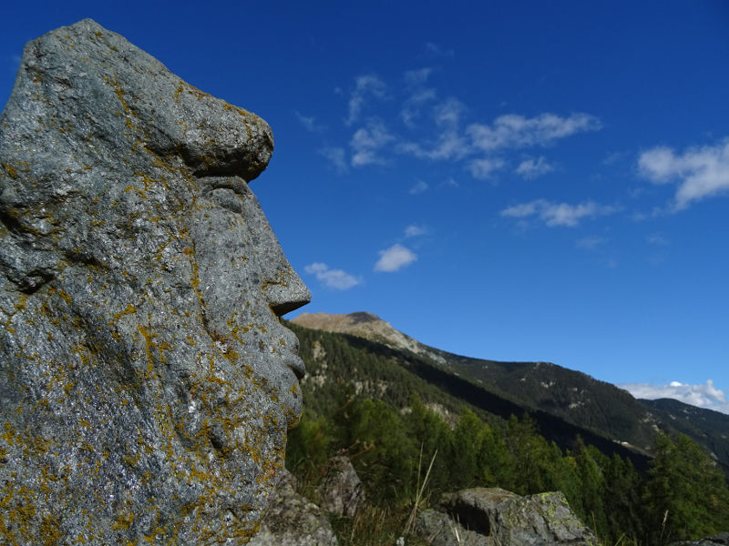 Scultura in pietra all'Alpe Servaz di Champdepraz - Foto di Gian Mario Navillod.