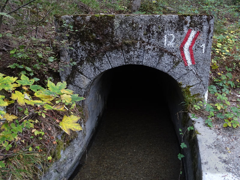 Tunnel del Ru Neuf di Gignod e confine tra il comuni di Entroubles e Gignod - Foto di Gian Mario Navillod.