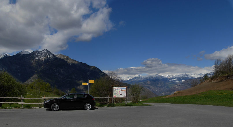 Parcheggio al Col d'Arlaz - Foto di Gian Mario Navillod.