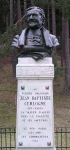 Monumento dedicato a Jean-Baptiste Cerlogne autore del primo dizionario di patois valdostano - Foto di Gian Mario Navillod.