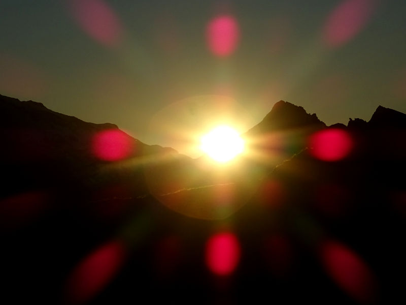 Il sorgere del sole visto dal Monte Zerbion 2722 m s. l. m. - Foto di Gian Mario Navillod.