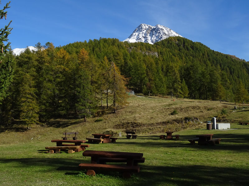 Area picnic al Col Pilaz e monte Tantané - Foto di Gian Mario Navillod.