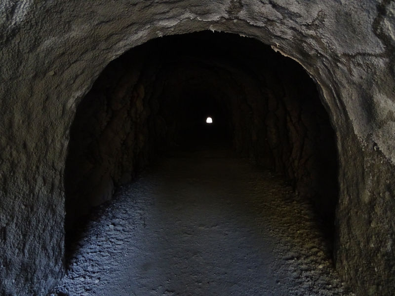 Tunnel lungo il Ru Pompillard - Foto di Gian Mario Navillod.