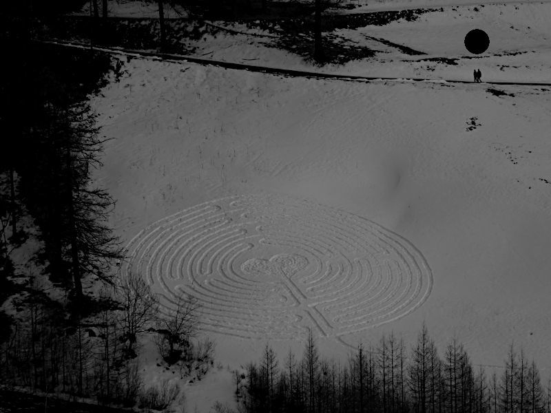 Il labirinto di San Valentino 2022 - Sotto il puntino nero due innamorati - Foto di Gian Mario Navillod.