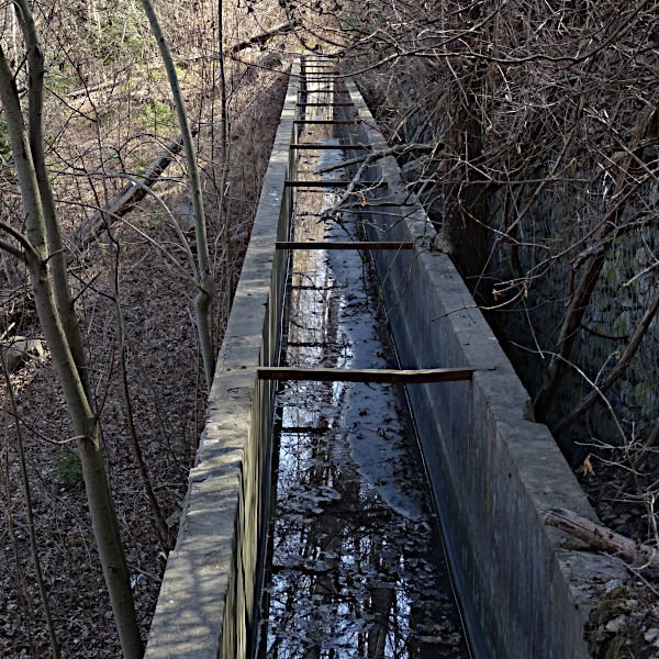 Ponte canale del Ru Bourgeois - foto di Gian Mario Navillod.