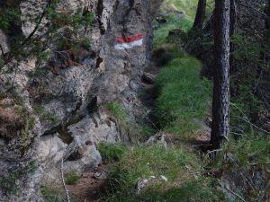 Alveo in roccia del Ru de Serve - foto di Gian Mario Navillod.
