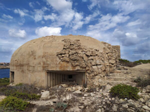 Casamatta di Punta Maccaferri a Lampedusa - Foto di Gian Mario Navillod.