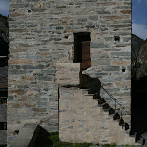 Porte d'accesso al secondo piano del campanile di Antey - Foto di Gian Mario Navillod.