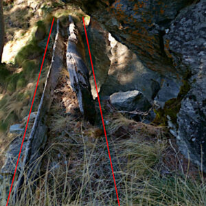 Tronco scavato per il passaggio dell'acqua lungo il Ru de Runaz di Avise - Foto di Gian Mario Navillod.