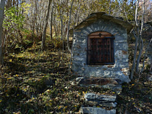 Oratorio sotto l'alpeggio Borelly di Quart - Foto di Gian Mario Navillod.