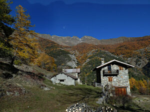 Alpeggio Borelly sotto il Ru Vernier di Quart - Foto di Gian Mario Navillod.