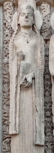 Portale Reale della Cattedrale di Chartes, regina dalle lunghe trecce ma sprovvista di monociglio (metà XII secolo) - Foto di Gian Mario Navillod.