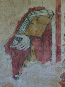 Lungo la Via Francigena - Lacerto di affresco nel Gesiun di Piverone raffigurante la mano di San Pietro che regge un libro - Foto di Gian Mario Navillod.