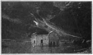 La vecchia cappella di Cignana sommersa dal primo riempimento del bacino nel 1928 (da Sincronizzando rivista mensile di elettricità e varietà del gennaio 1929)