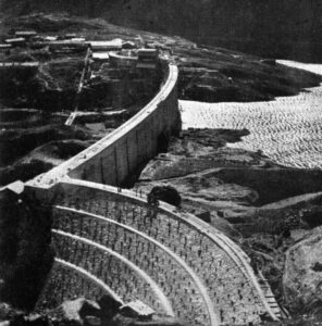 Inizio riempimento della diga di Cignana sulla prima pagina di Sincronizzando rivista mensile di elettricità e varietà del gennaio 1929
